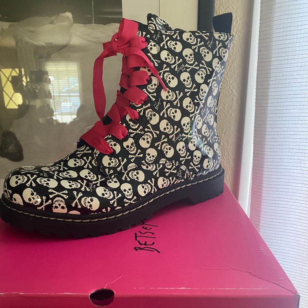 NEW IN BOX Torrid-Betsey Johnson Skull Combat Style Boots  Size 11